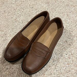 Weejuns brown loafers